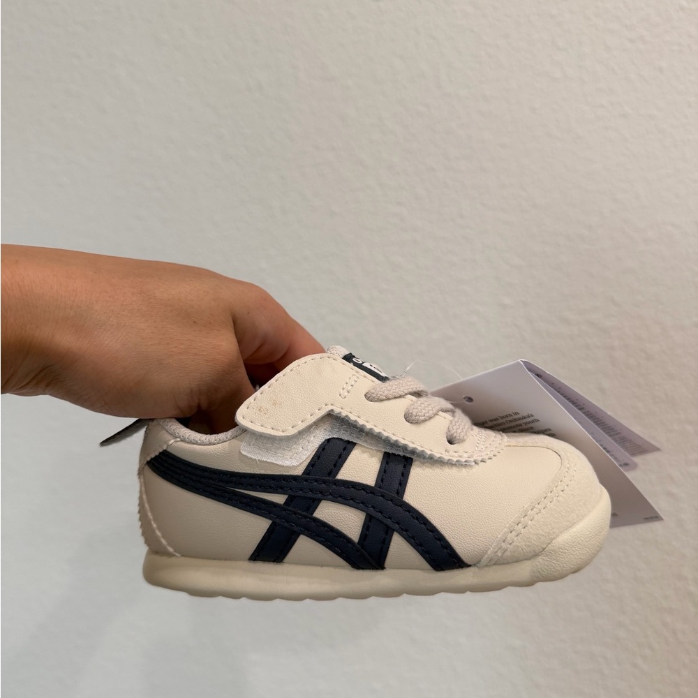 NWT Kids White and Navy - Onitsuka Tigers Mexico 66
